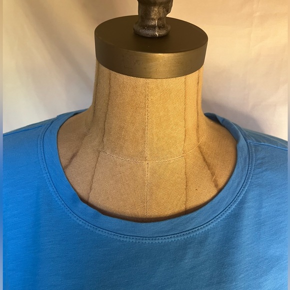 EUC ATHLETA size Medium vibrant blue short sleeve tee - Picture 10 of 10